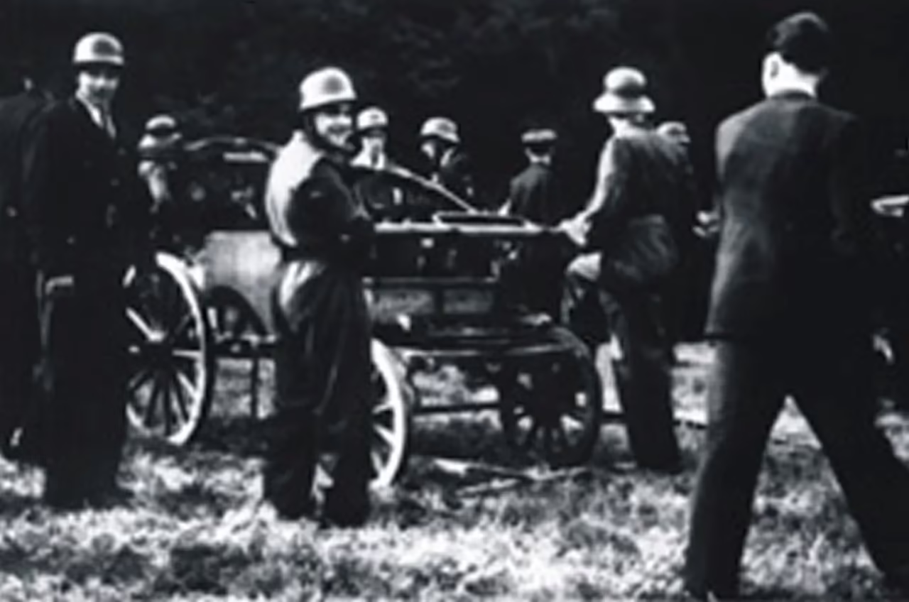 Historische Handpumpe um 1901